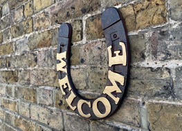 welcome horseshoe plaque